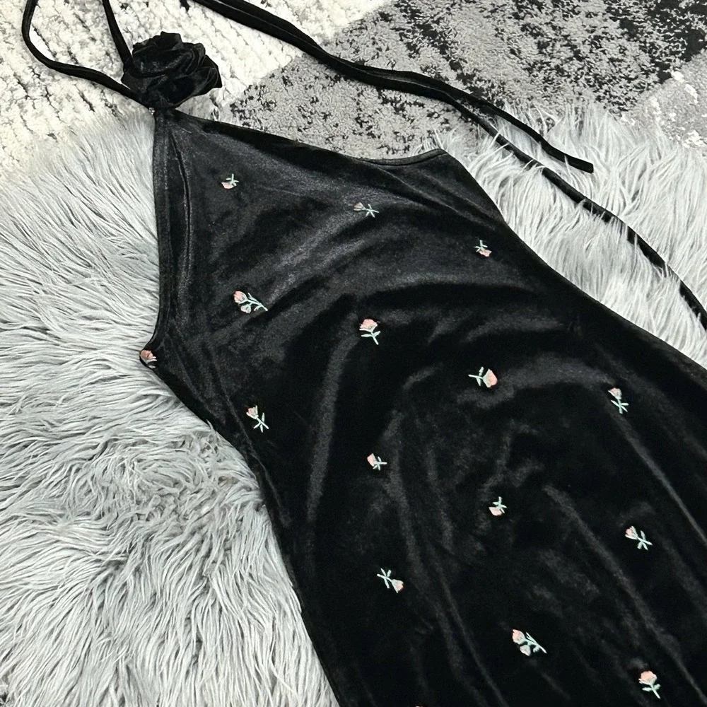 WeWoreWhat Black High Neck Flower Emboidered‎ Velvet Dress Size XS ($168)